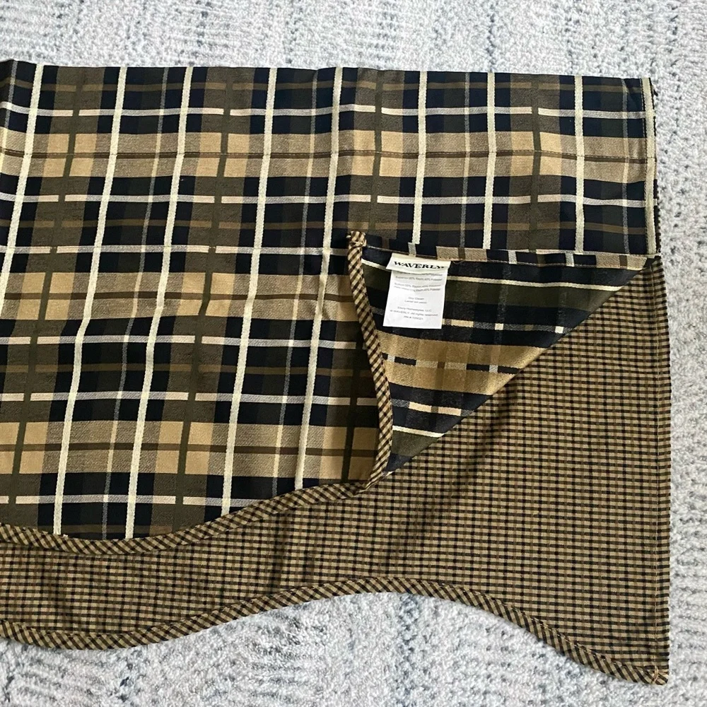 Waverly Fairfield Valance in Black and Gold  Plaid